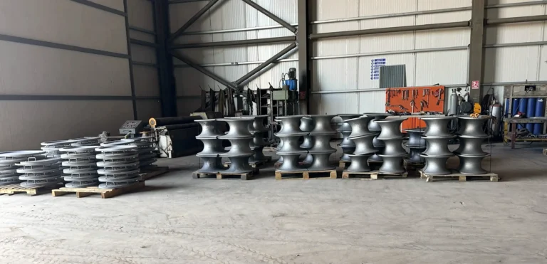 Panama chocks and deck fittings for commercial vessels