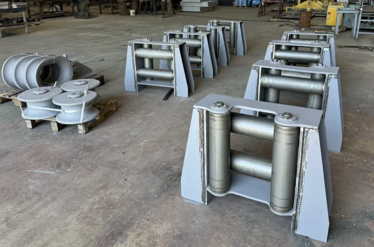 Panama-type fairleads for cargo vessels